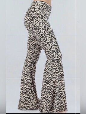 Chatoyant Snow Leopard Print Flared Bellbottom Pants Size L EUC